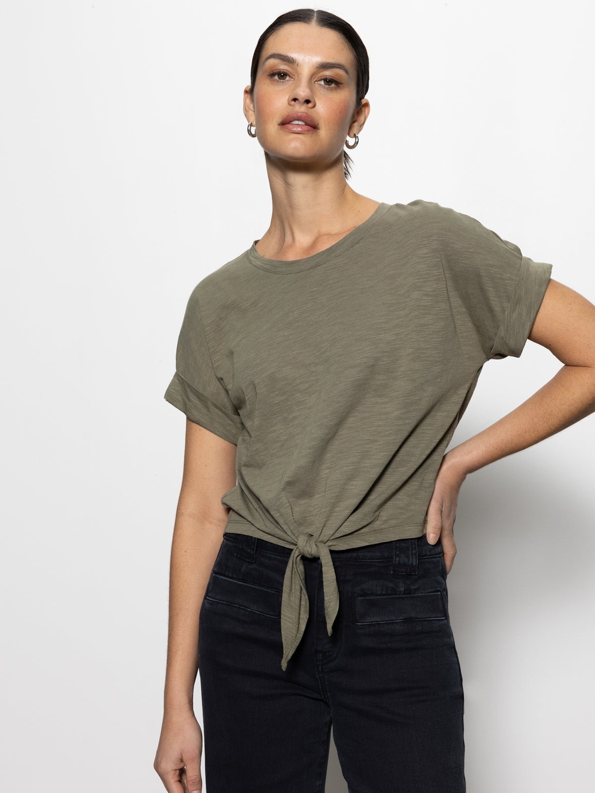 ALL DAY TIE TEE TRAIL GREEN | Sanctuary Clothing